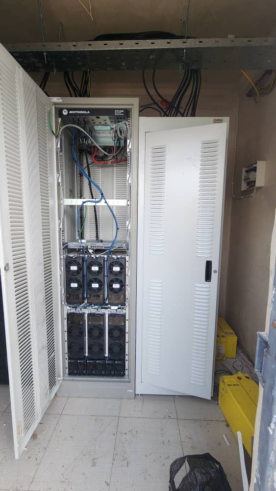 Base station radio rack