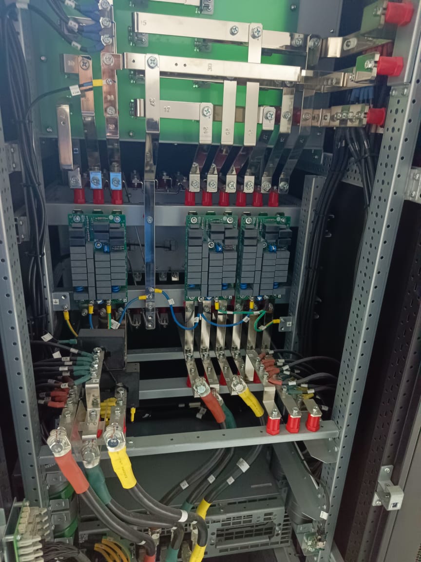 Power distribution panel